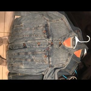 Levi’s trucker jacket size M NEW leather patch